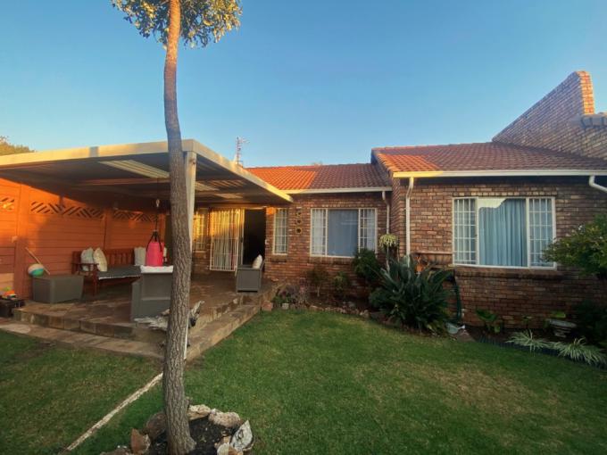 2 Bedroom Simplex for Sale For Sale in Eldoraigne - MR683171
