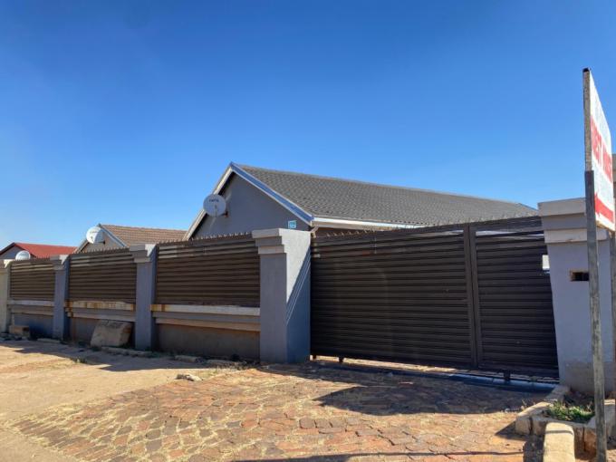 3 Bedroom House for Sale For Sale in Vosloorus - MR683175