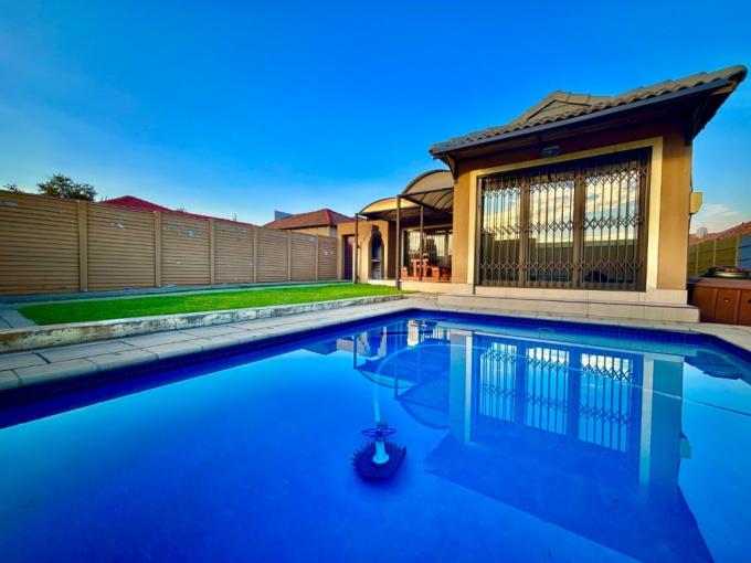 3 Bedroom House for Sale For Sale in Alveda - MR683176