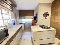  of property in Die Hoewes