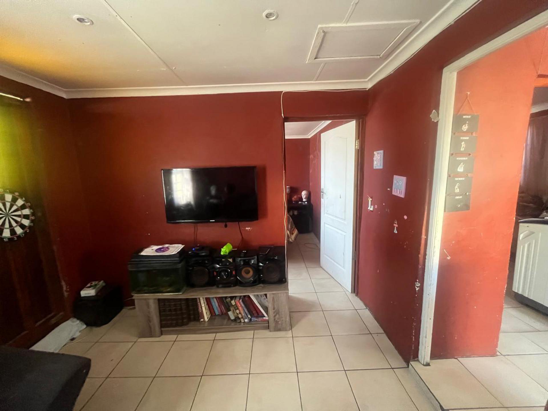 Lounges of property in KwaZakhele