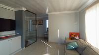 Lounges - 31 square meters of property in Silverton