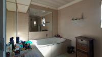 Main Bathroom - 13 square meters of property in Silverton