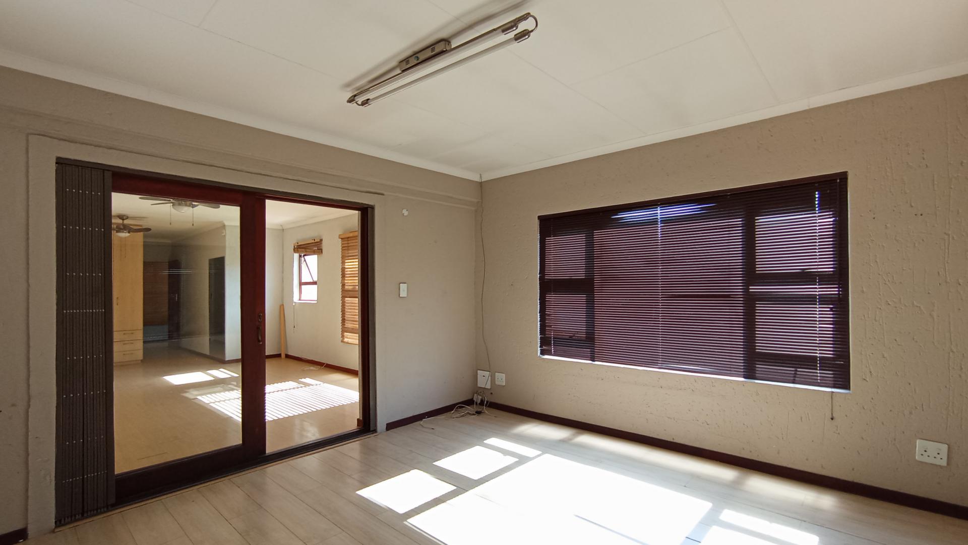 Spaces - 37 square meters of property in Eden Glen