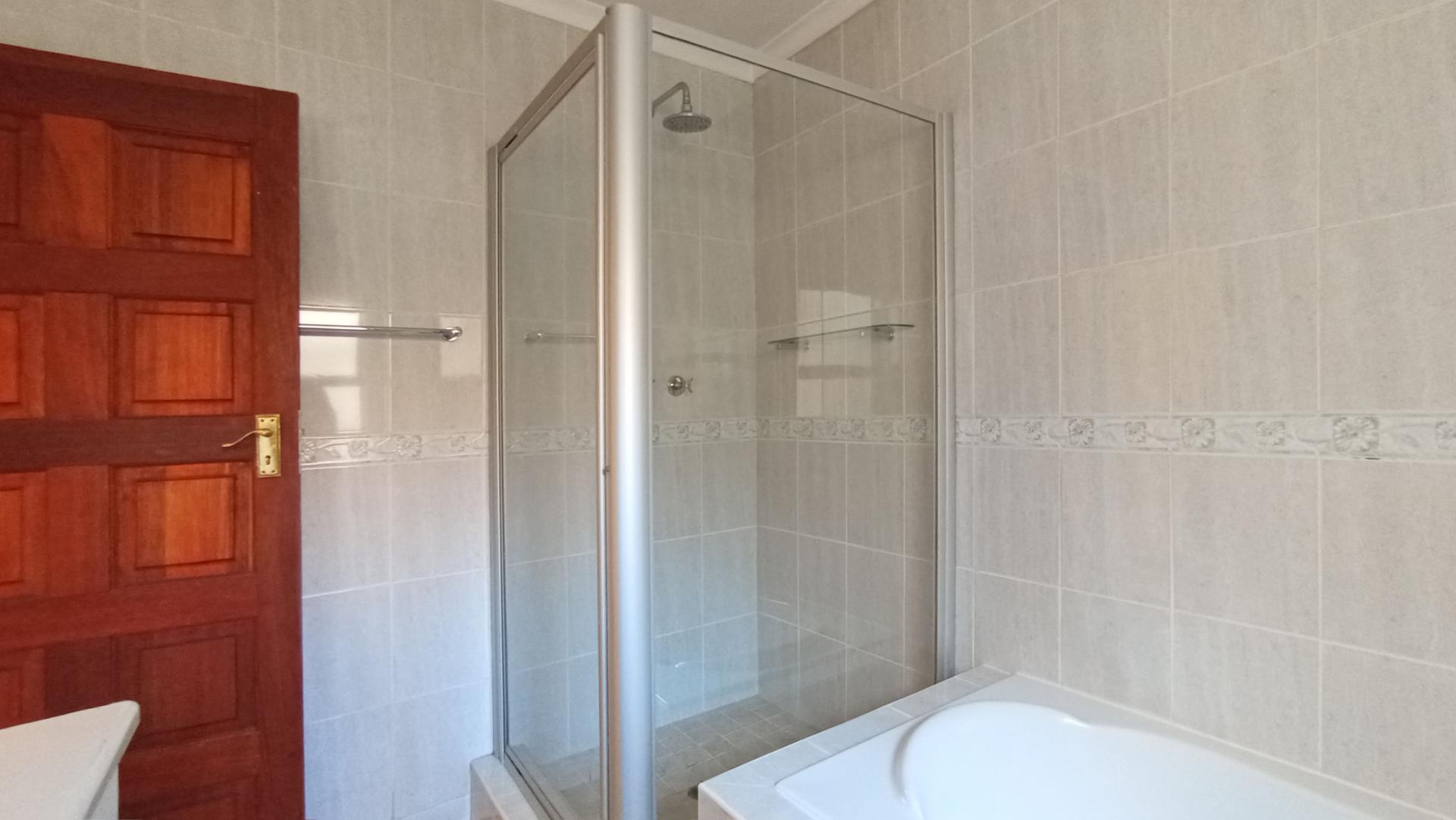 Main Bathroom - 8 square meters of property in Eden Glen