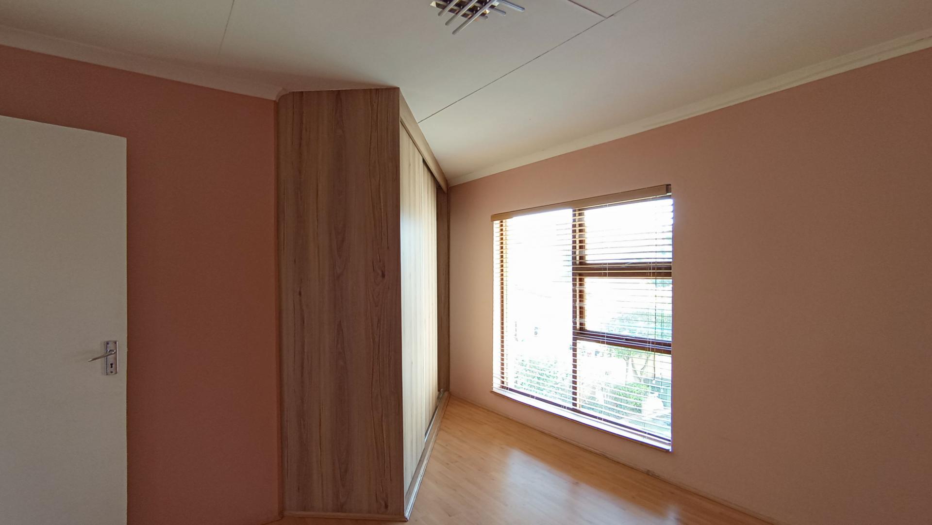 Bed Room 3 - 15 square meters of property in Eden Glen