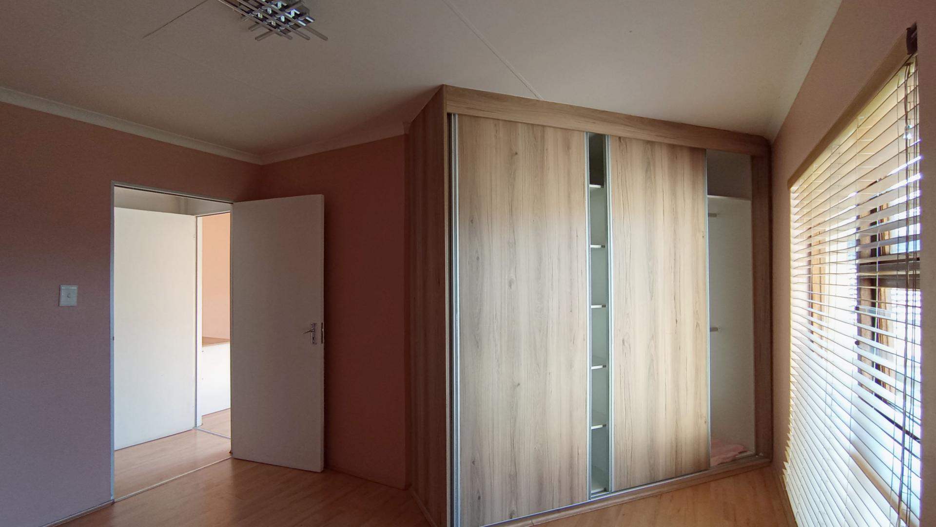 Bed Room 3 - 15 square meters of property in Eden Glen