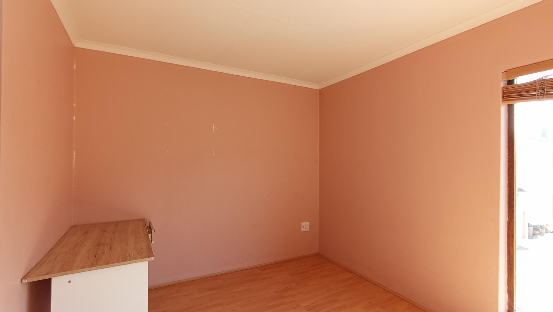 Bed Room 4 - 14 square meters of property in Eden Glen