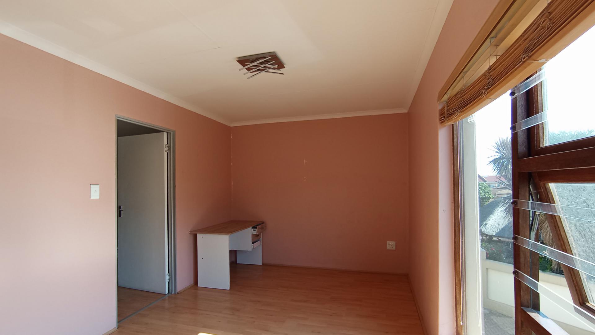 Bed Room 4 - 14 square meters of property in Eden Glen