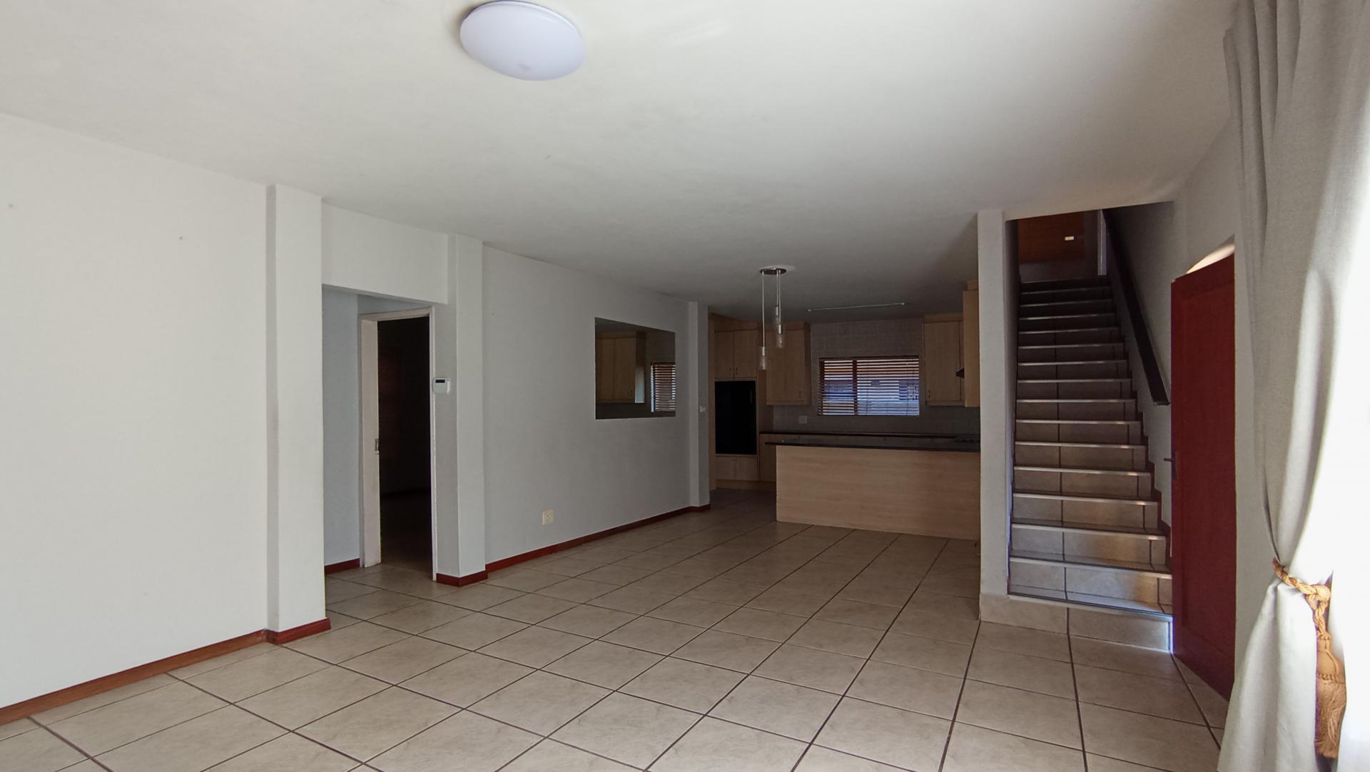 Informal Lounge - 31 square meters of property in Eden Glen