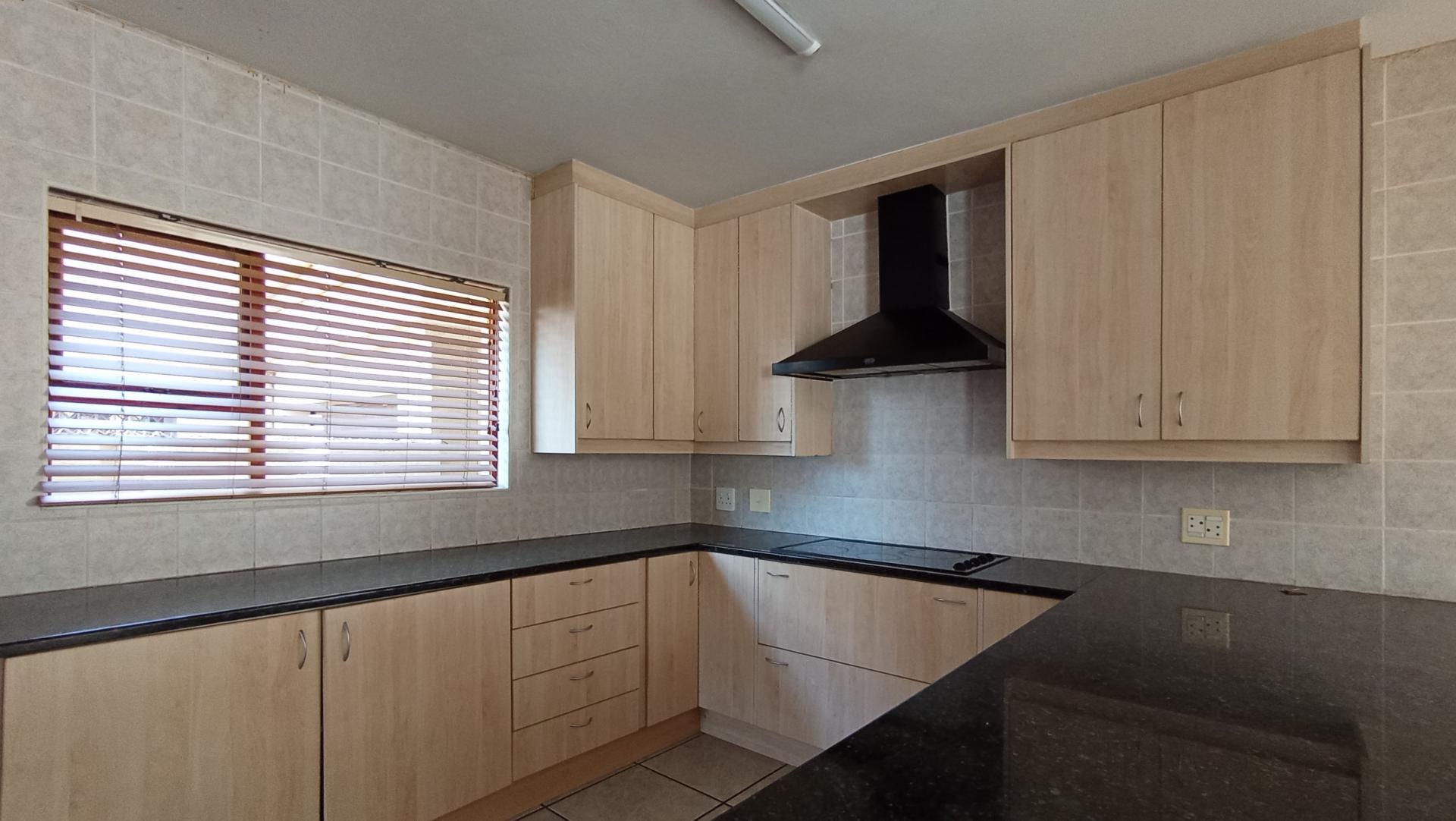 Kitchen - 13 square meters of property in Eden Glen