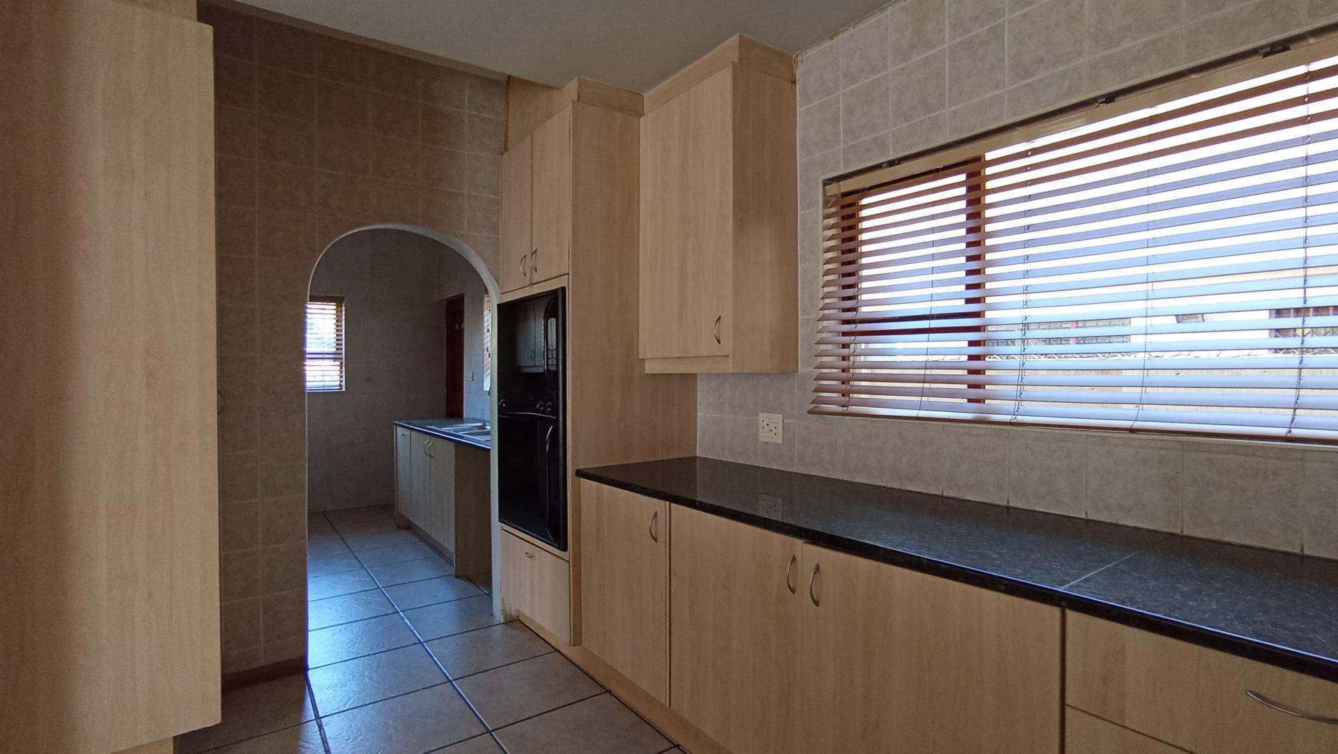 Kitchen - 13 square meters of property in Eden Glen