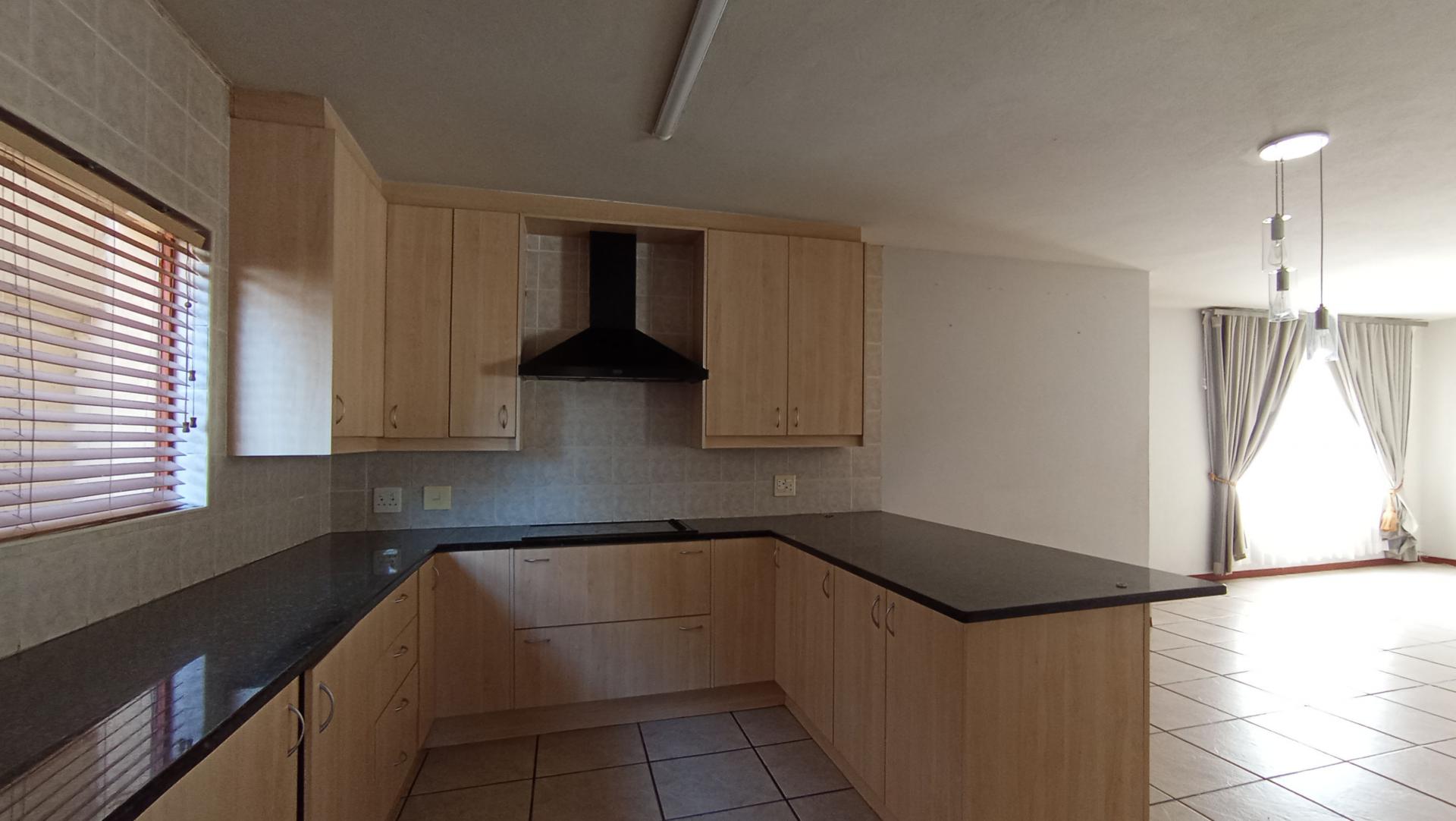 Kitchen - 13 square meters of property in Eden Glen