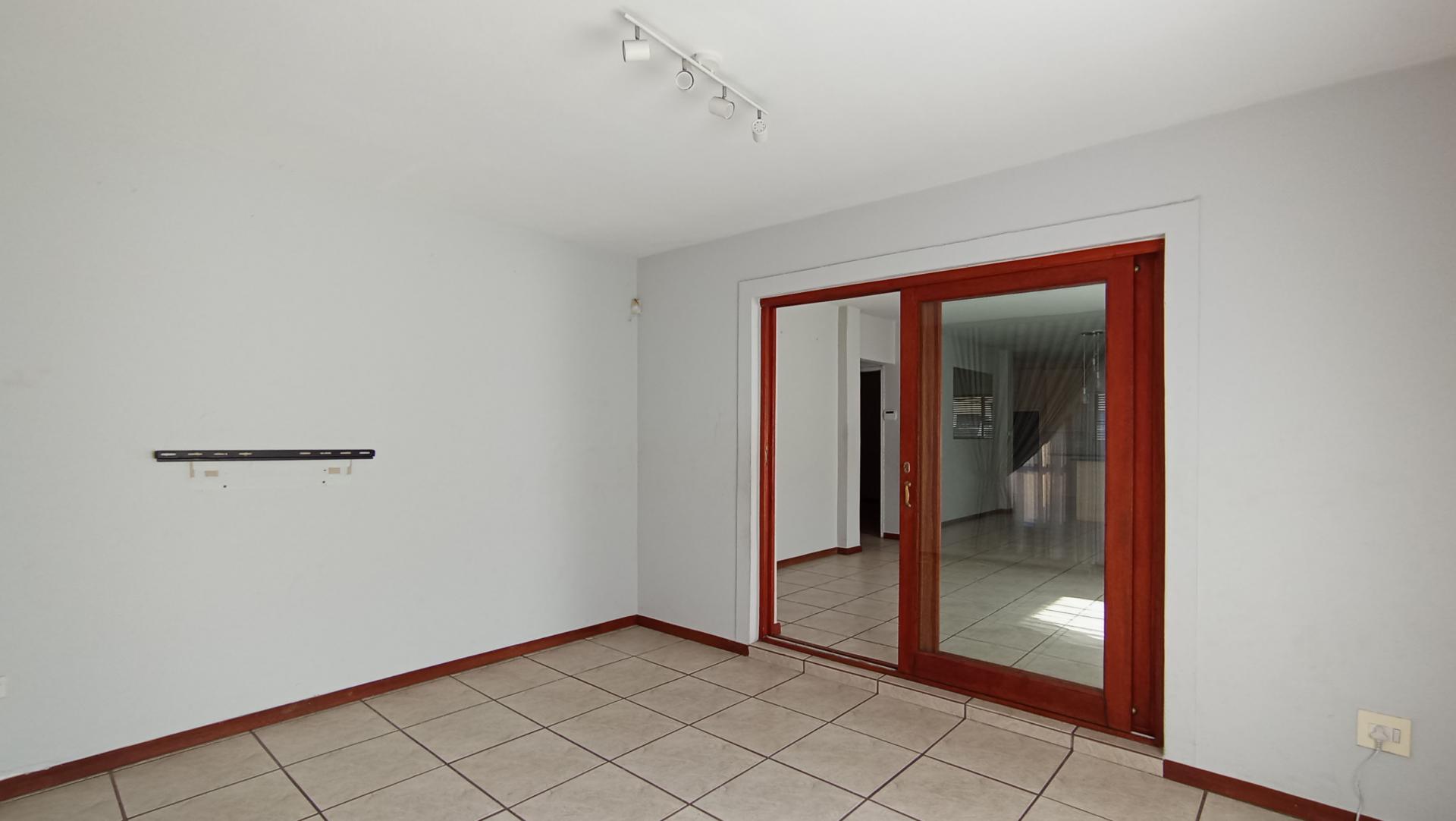 Lounges - 21 square meters of property in Eden Glen