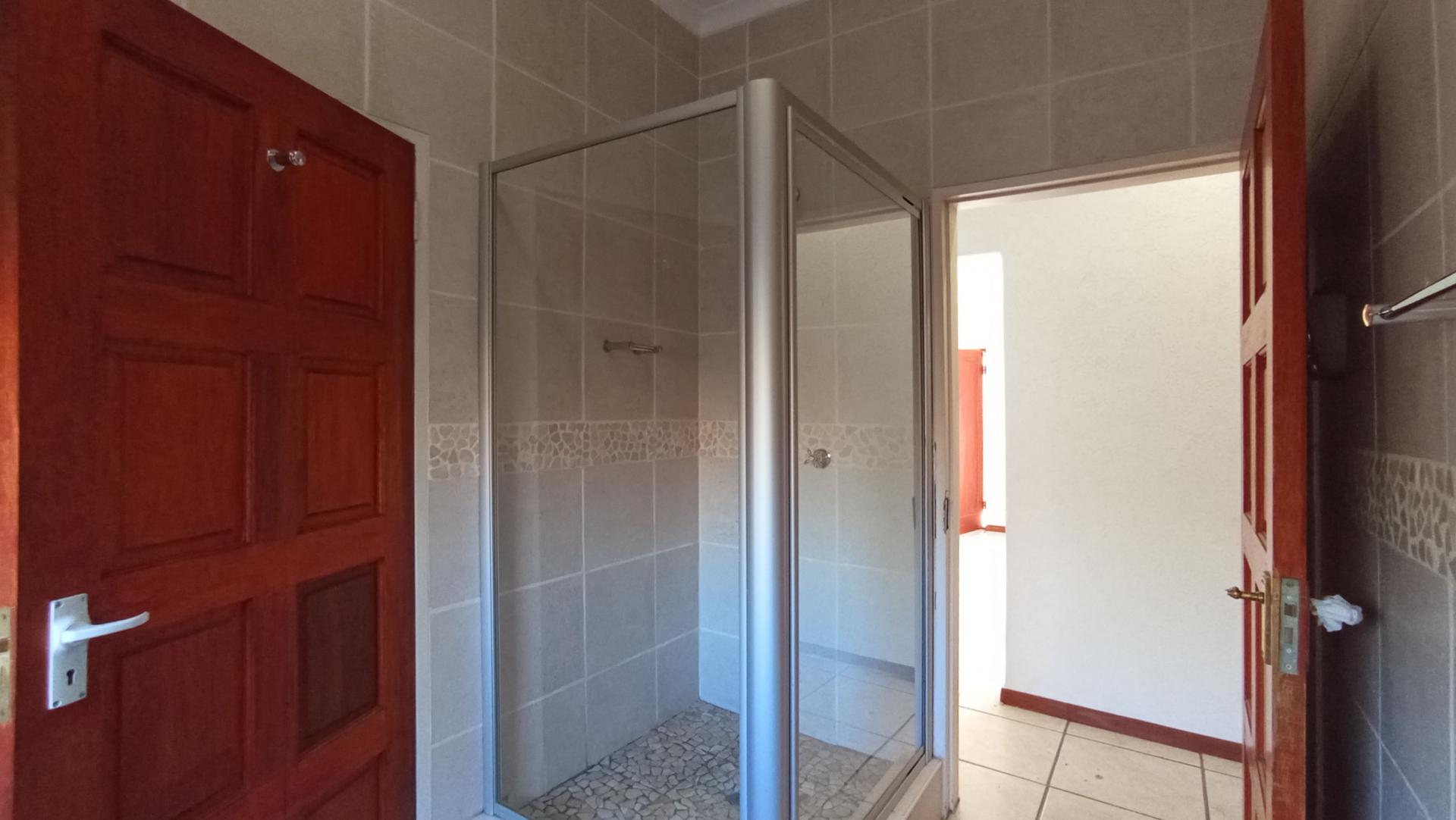 Bathroom 1 - 7 square meters of property in Eden Glen
