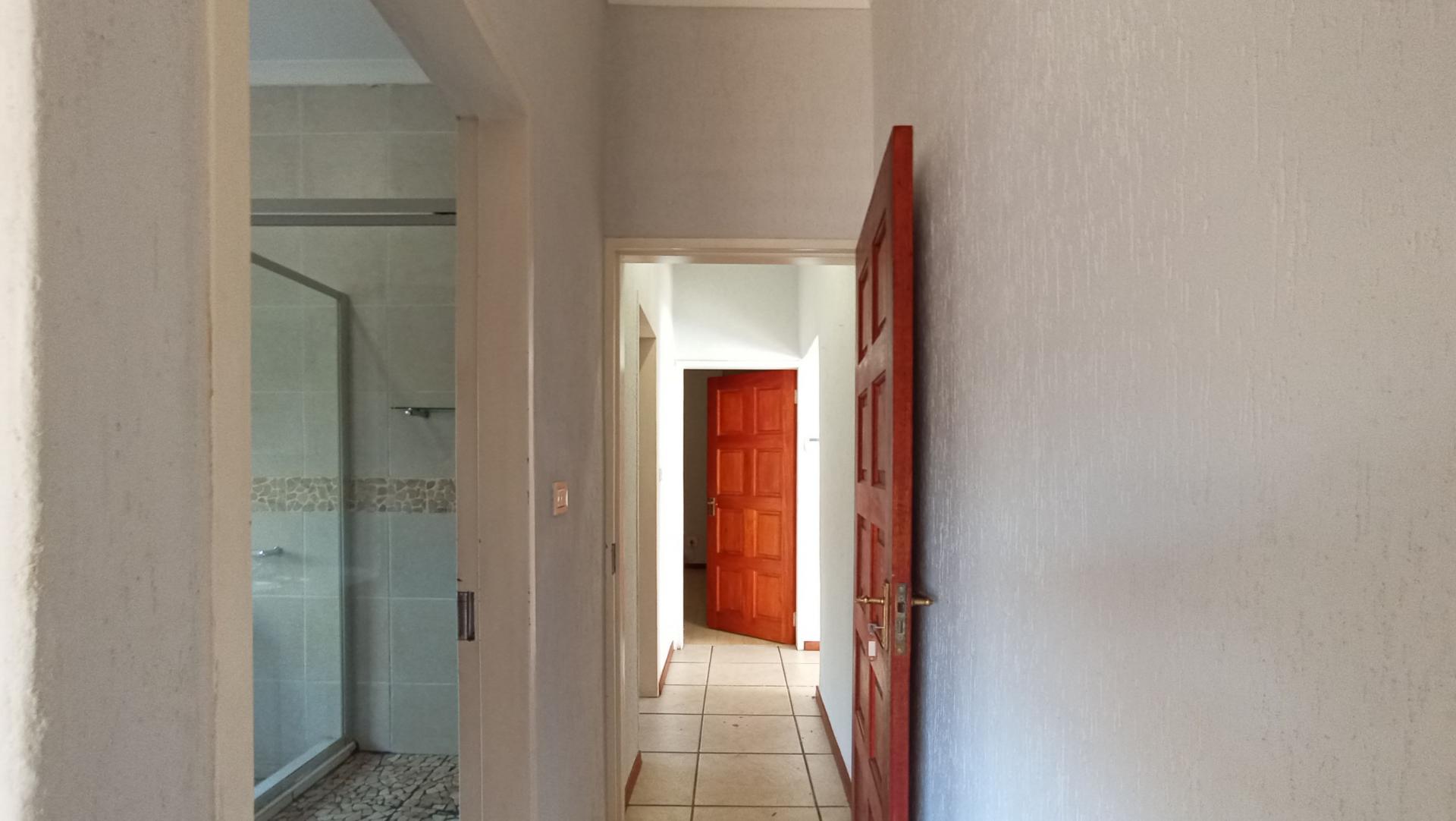 Bed Room 2 - 18 square meters of property in Eden Glen