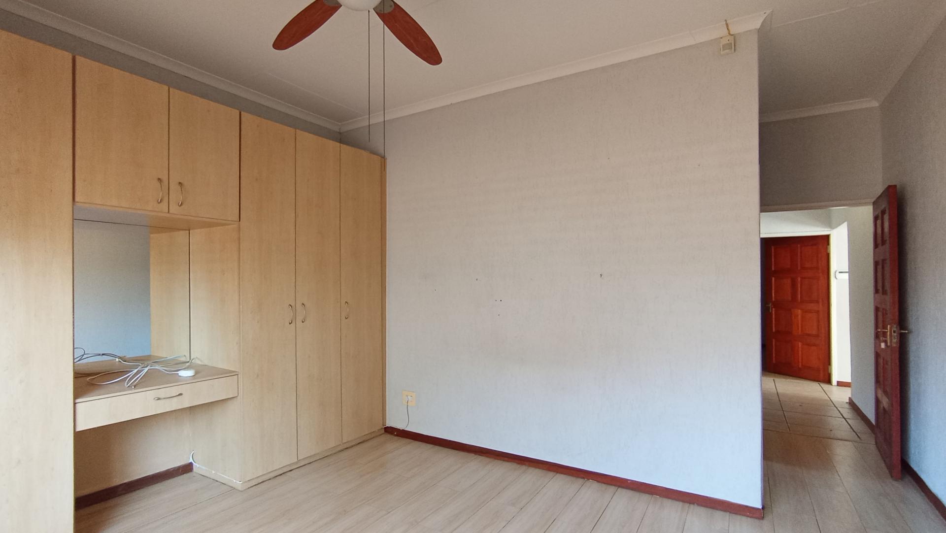 Bed Room 2 - 18 square meters of property in Eden Glen