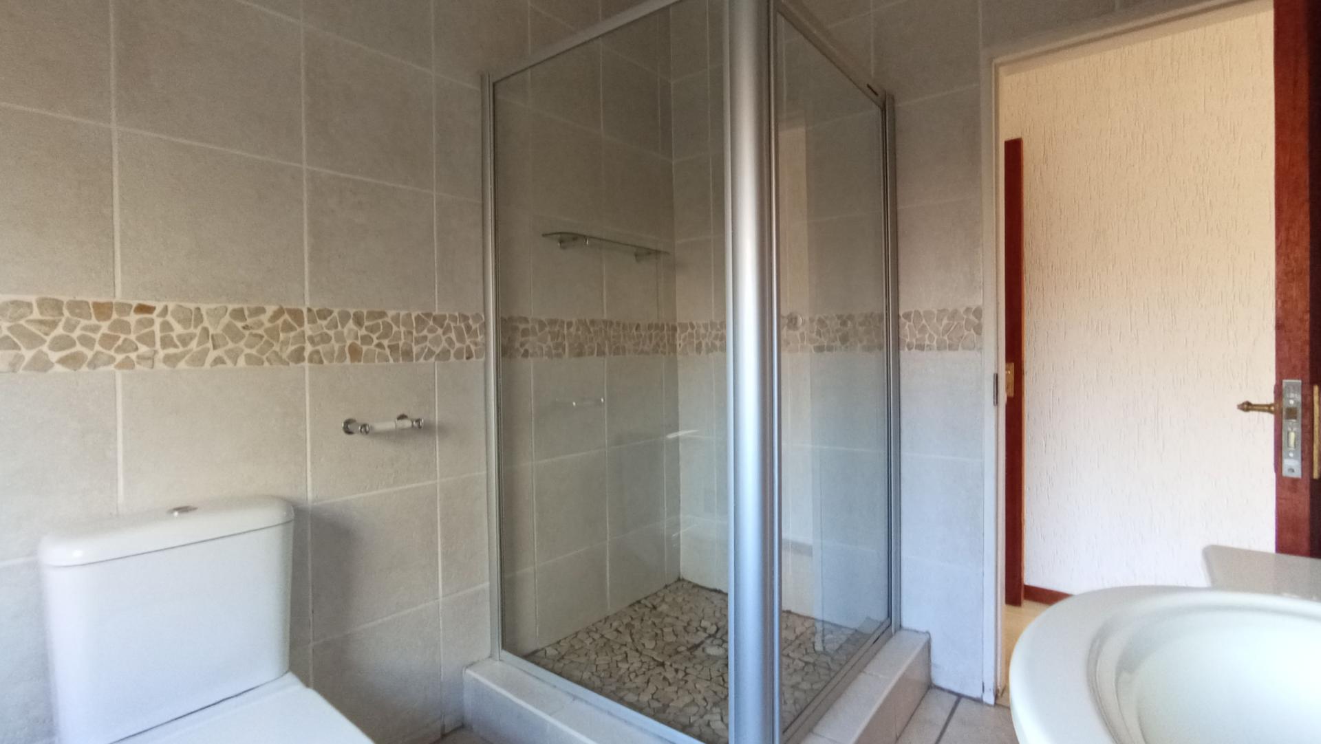 Bathroom 2 - 6 square meters of property in Eden Glen