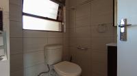 Bathroom 3+ - 4 square meters of property in Eden Glen