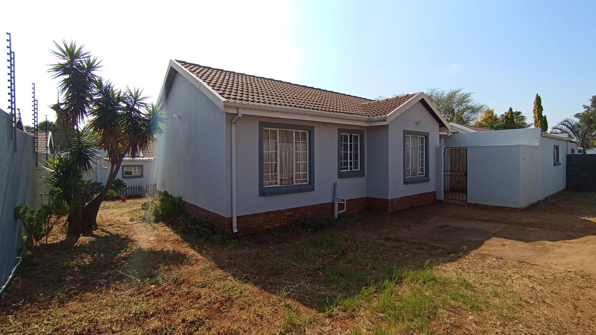 Backyard of property in Amandasig