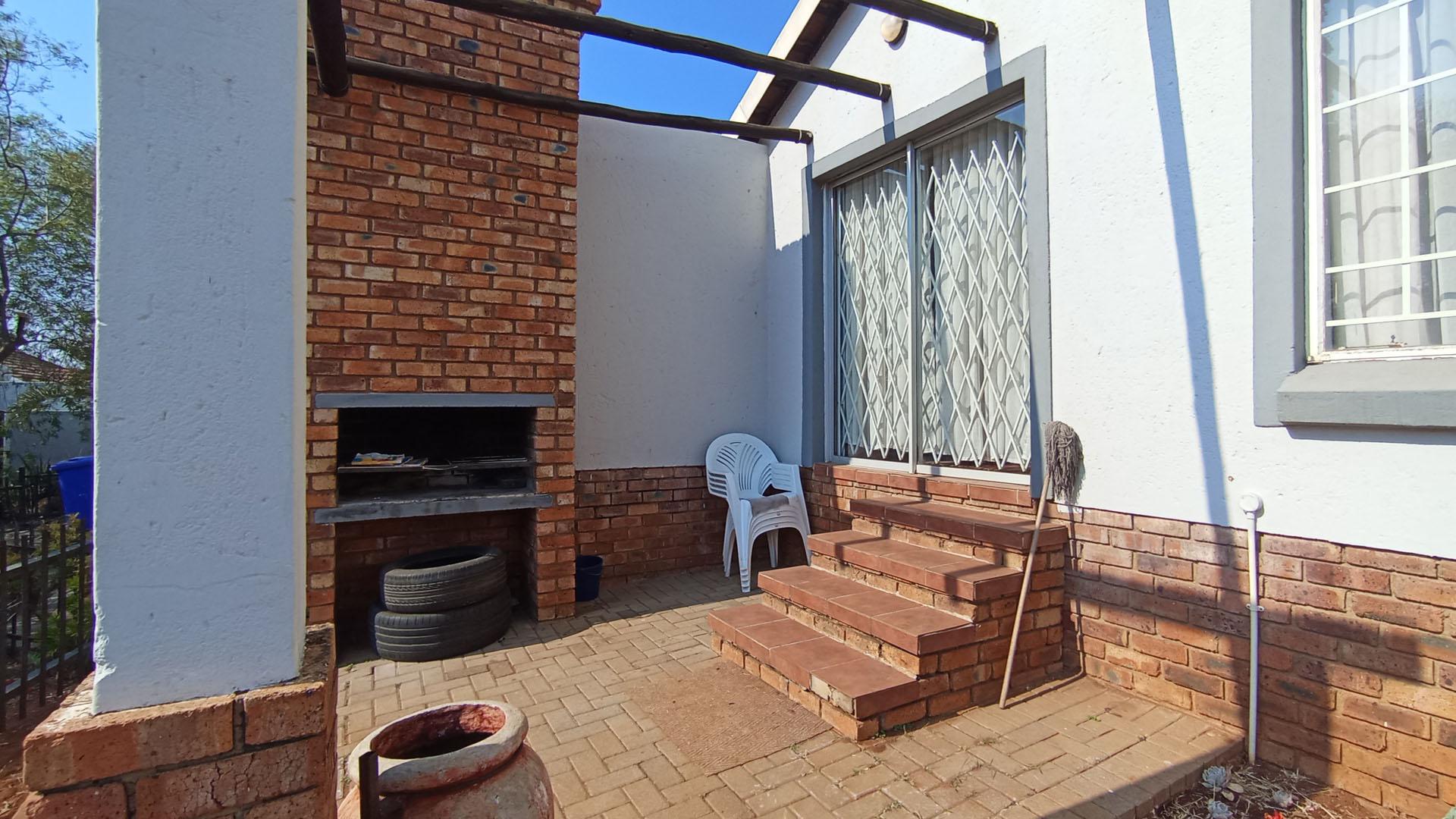 Patio - 9 square meters of property in Amandasig