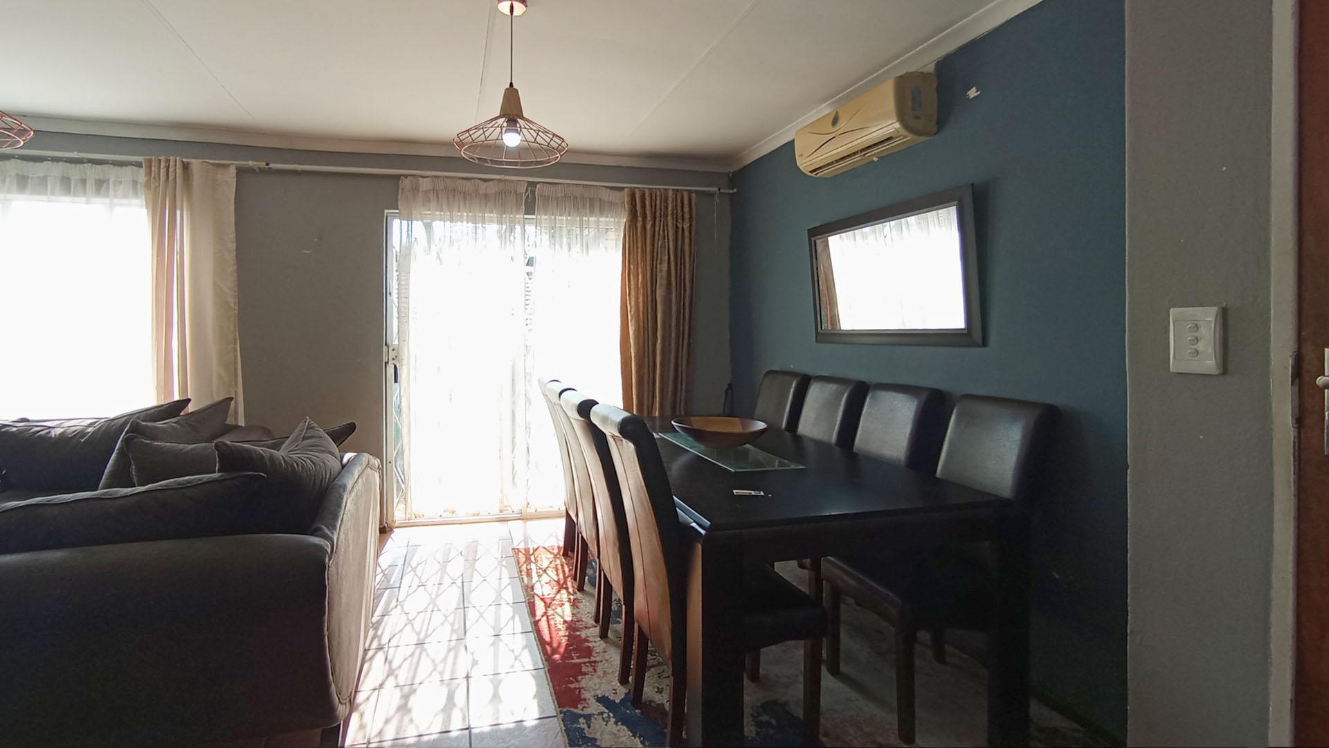 Dining Room - 9 square meters of property in Amandasig