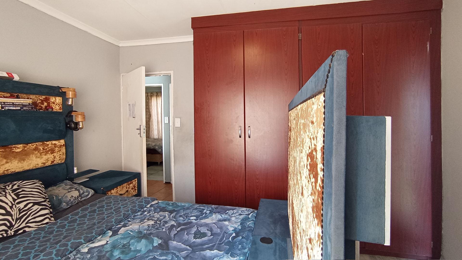 Main Bedroom - 13 square meters of property in Amandasig