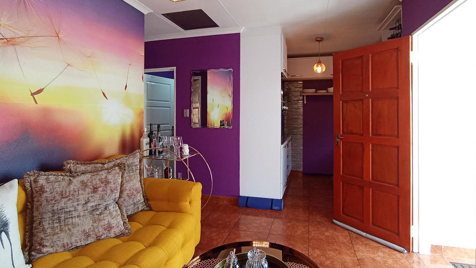 Lounges - 12 square meters of property in Riverside View