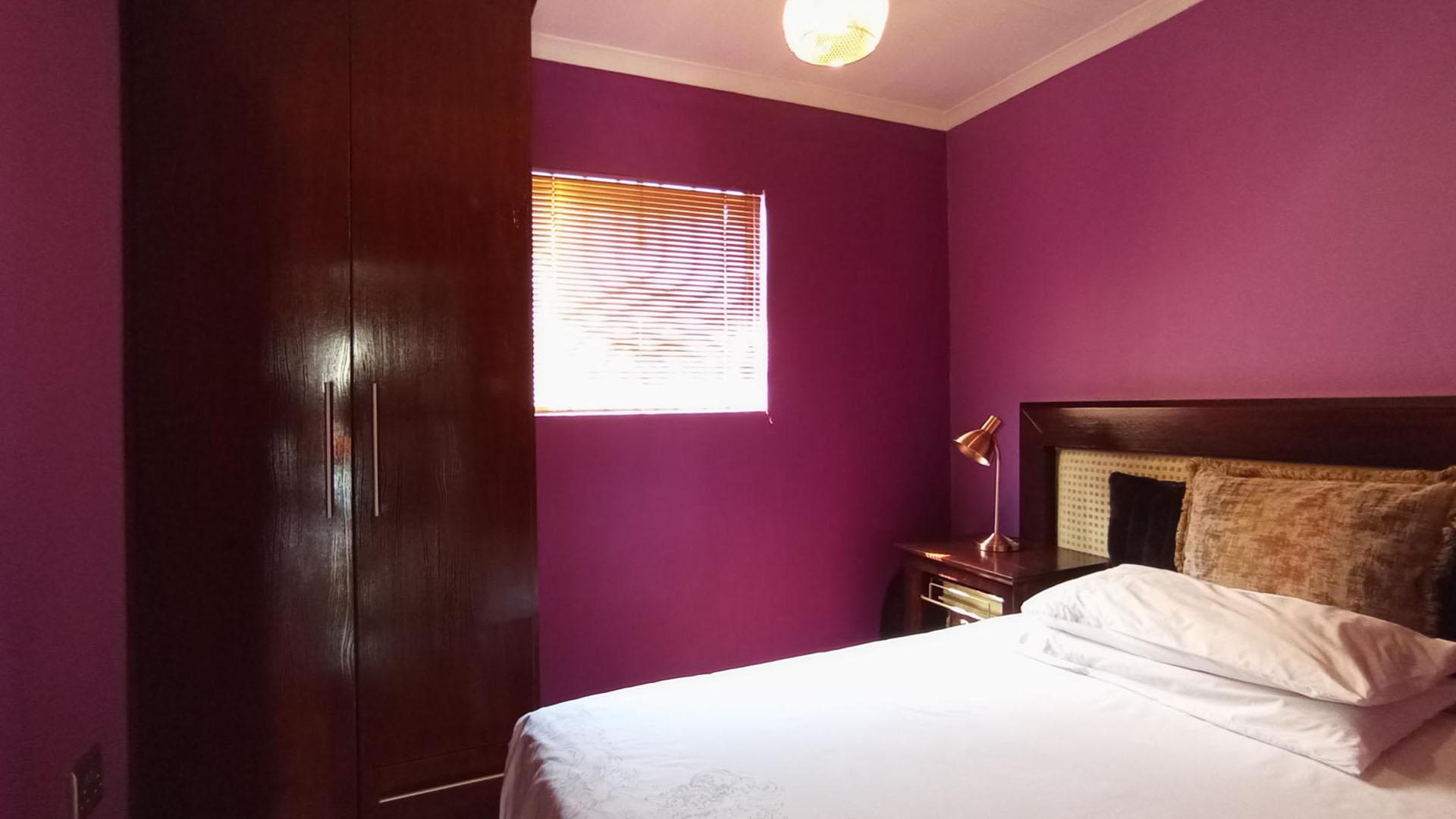 Bed Room 2 - 8 square meters of property in Riverside View