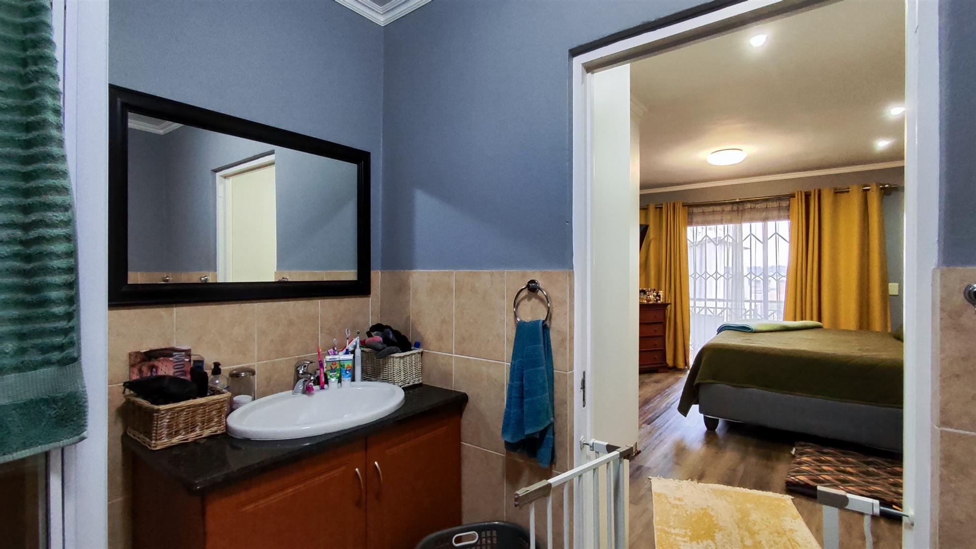 Main Bathroom - 7 square meters of property in Benoni