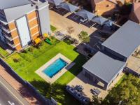  of property in Die Hoewes