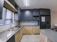  of property in Die Hoewes