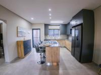  of property in Die Hoewes