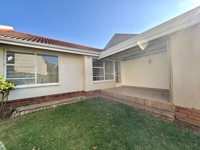 2 Bedroom Simplex for Sale For Sale in Bryanston - MR683298