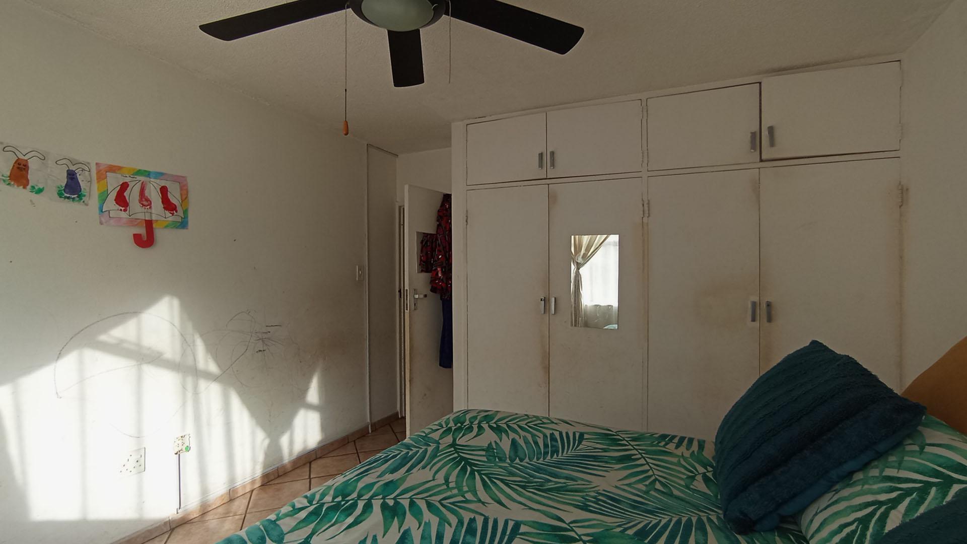 Bed Room 2 - 17 square meters of property in Wonderboom South