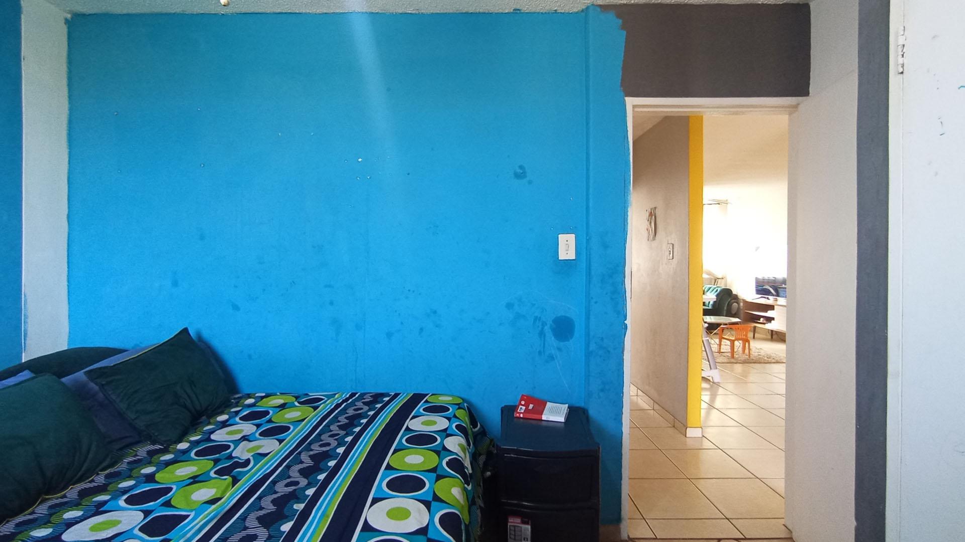 Bed Room 1 - 11 square meters of property in Wonderboom South