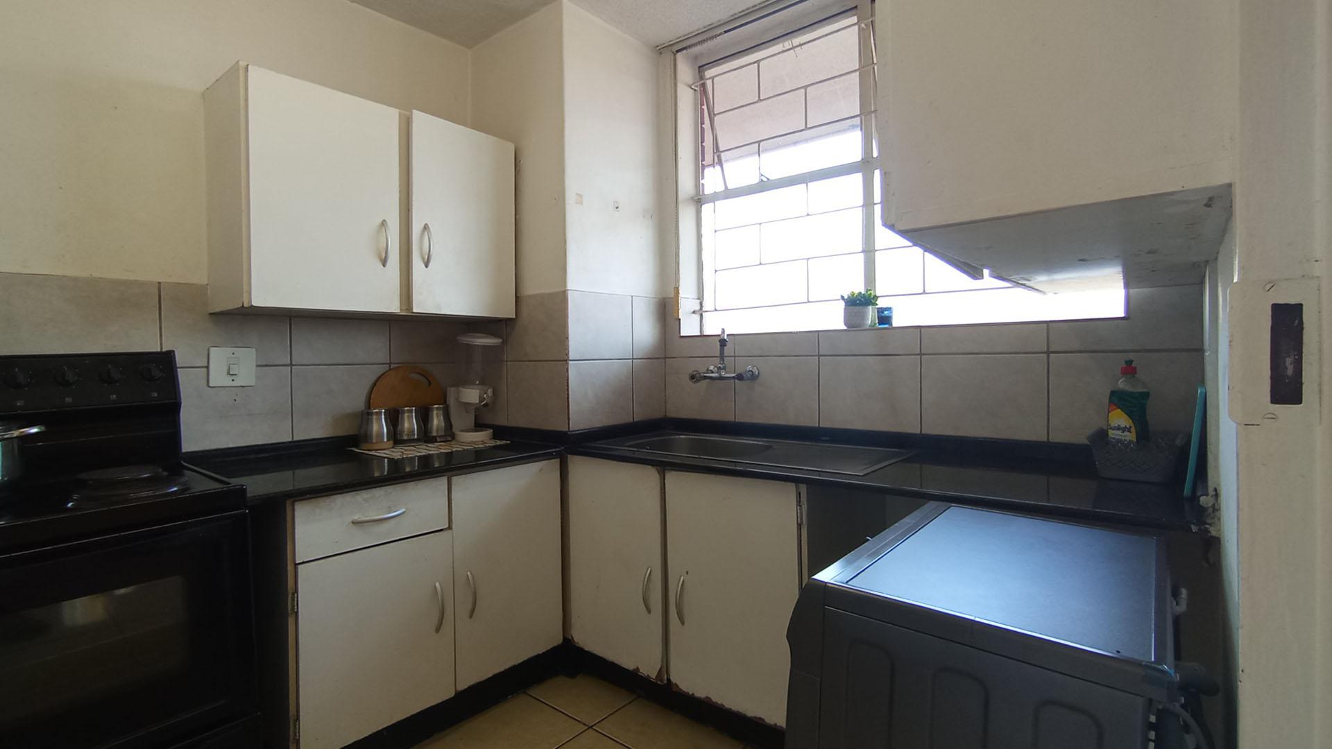 Kitchen - 9 square meters of property in Wonderboom South