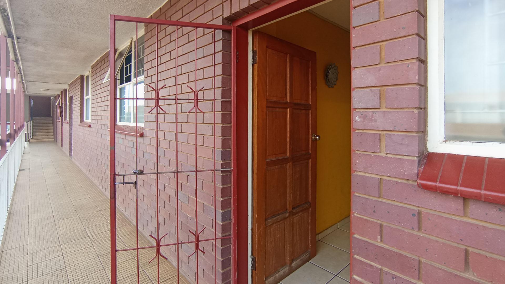 Front View of property in Wonderboom South