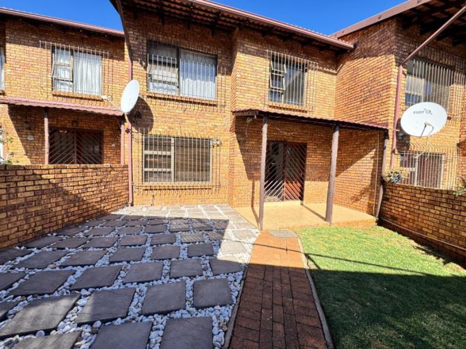 3 Bedroom Simplex for Sale For Sale in Klopperpark - MR683362