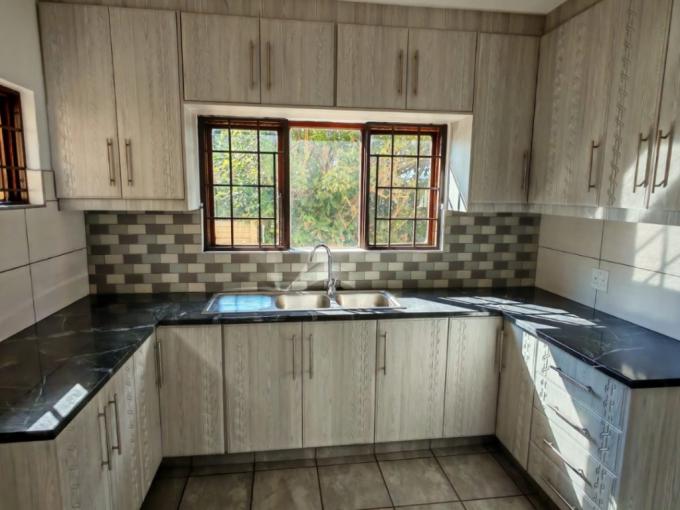 2 Bedroom Simplex for Sale For Sale in Ocean View - DBN - MR683366