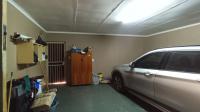 Garage - 33 square meters of property in Willow Park Manor