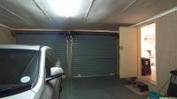 Garage - 33 square meters of property in Willow Park Manor