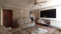Lounges - 21 square meters of property in Willow Park Manor