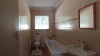 Bathroom 1 - 6 square meters of property in Willow Park Manor