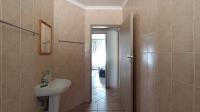 Bathroom 1 - 6 square meters of property in Willow Park Manor