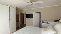 Main Bedroom - 17 square meters of property in Willow Park Manor