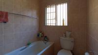 Main Bathroom - 5 square meters of property in Willow Park Manor