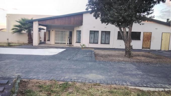 4 Bedroom Freehold Residence for Sale For Sale in Mmabatho - Private Sale - MR683401