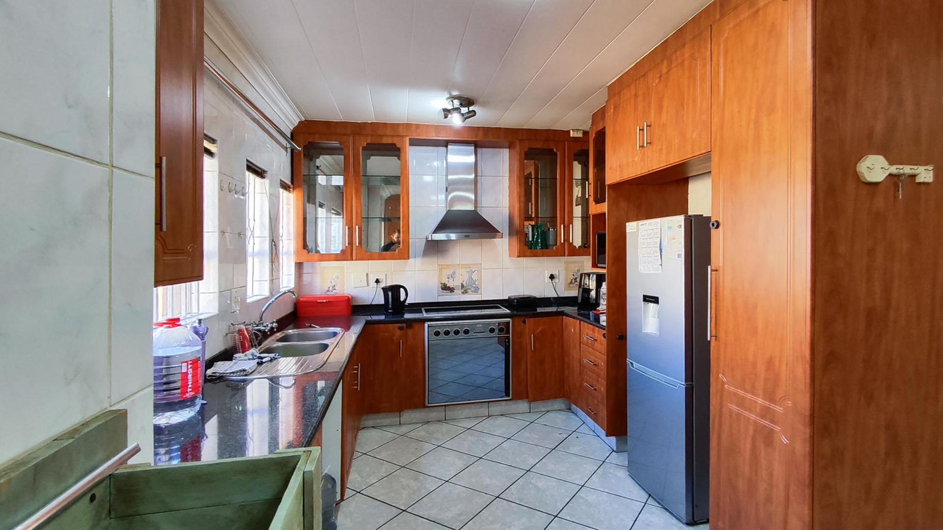 Kitchen - 19 square meters of property in Arcon Park