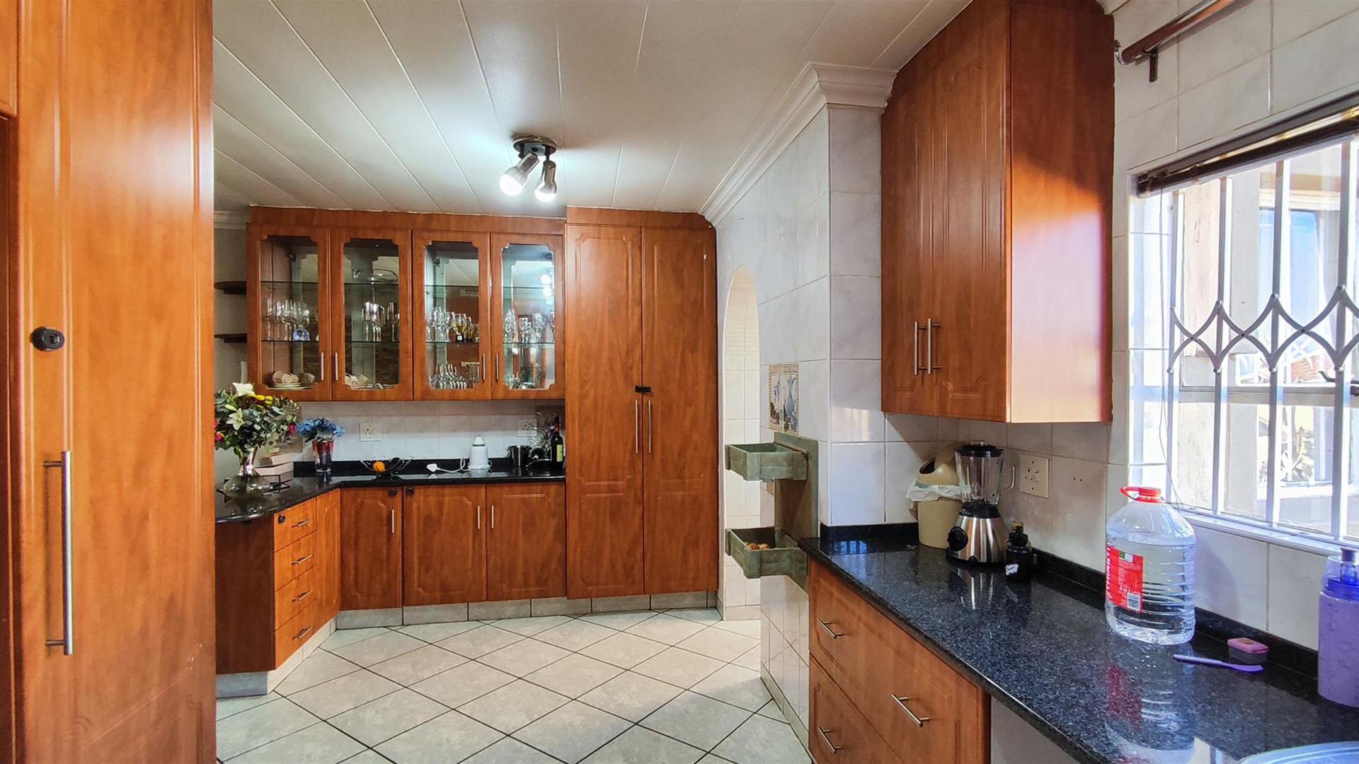 Kitchen - 19 square meters of property in Arcon Park